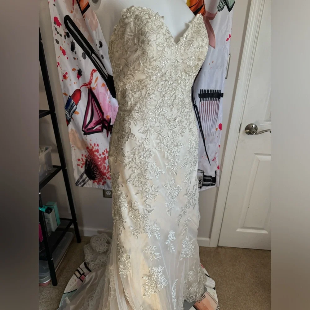 Maggie sottero embellished lace ivory wedding dress - Picture 5 of 11